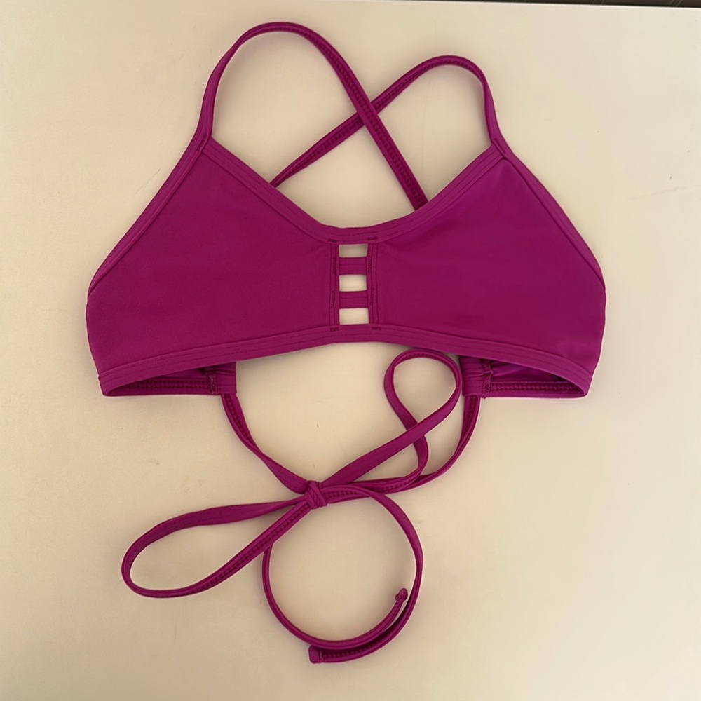 Small fuchsia colored Tomcat Jolyn bikini top.